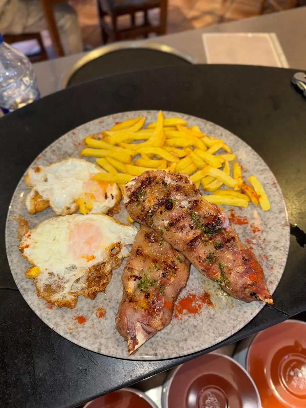 Plato servido con una presentación cuidada